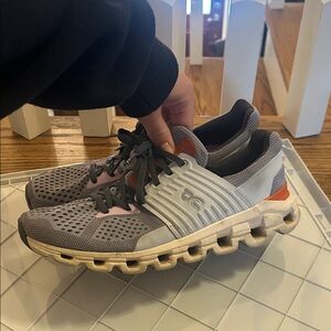 On Cloud Cloudswift Women’s Purple Orange and cream shoes size 8.5 worn twice